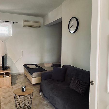 شقة Independent House At Glyfada أثينا المظهر الخارجي الصورة